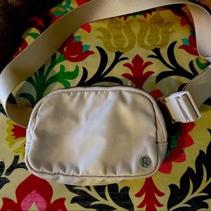 Lululemon belt bag, light pink